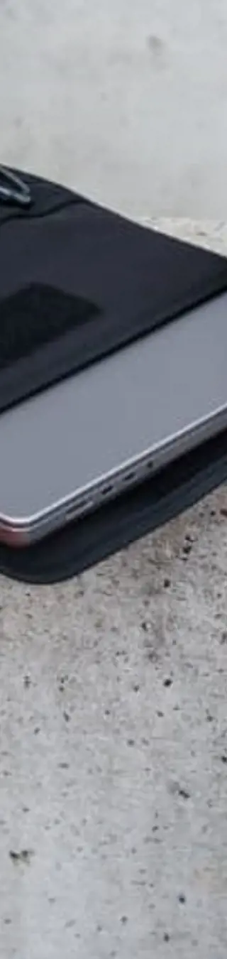 Herausnehmbares Laptopfach für bis zu 15"